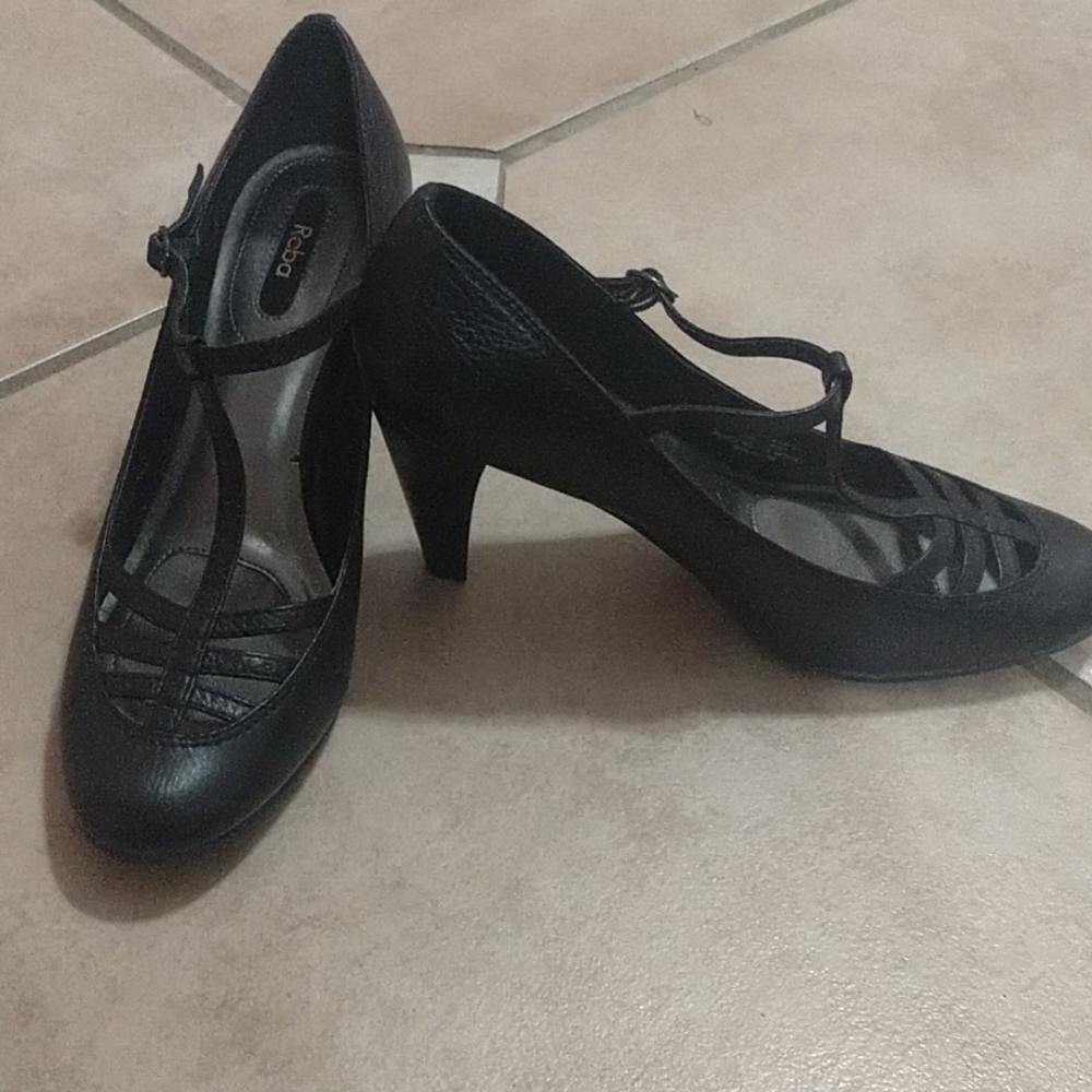 Reba Cabaret-Black Heels